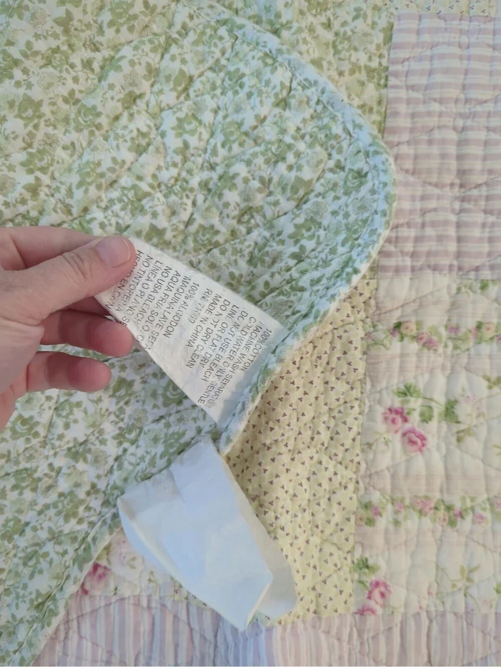 Shabby Chic Quilt Patchwork Scalloped Roses Floral Cottage Core Cotton 82x82”